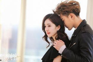 娱乐吃瓜情侣亲吻小说,娱乐圈甜蜜情侣的甜蜜瞬间